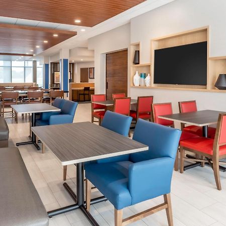 Holiday Inn Express & Suites - Milwaukee West Allis By Ihg Luaran gambar