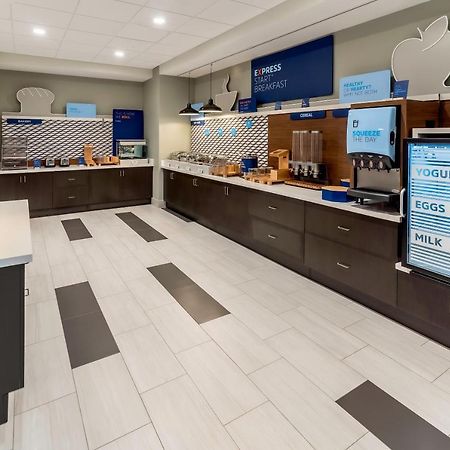 Holiday Inn Express & Suites - Milwaukee West Allis By Ihg Luaran gambar