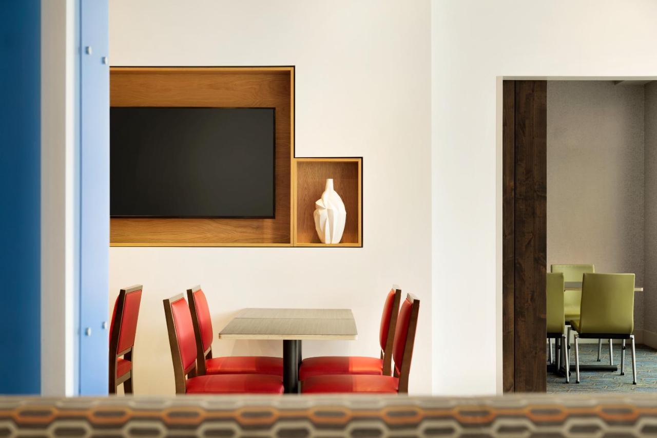 Holiday Inn Express & Suites - Milwaukee West Allis By Ihg Luaran gambar