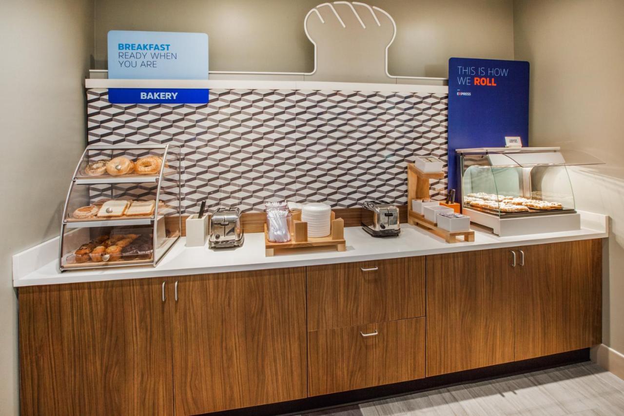 Holiday Inn Express & Suites - Milwaukee West Allis By Ihg Luaran gambar