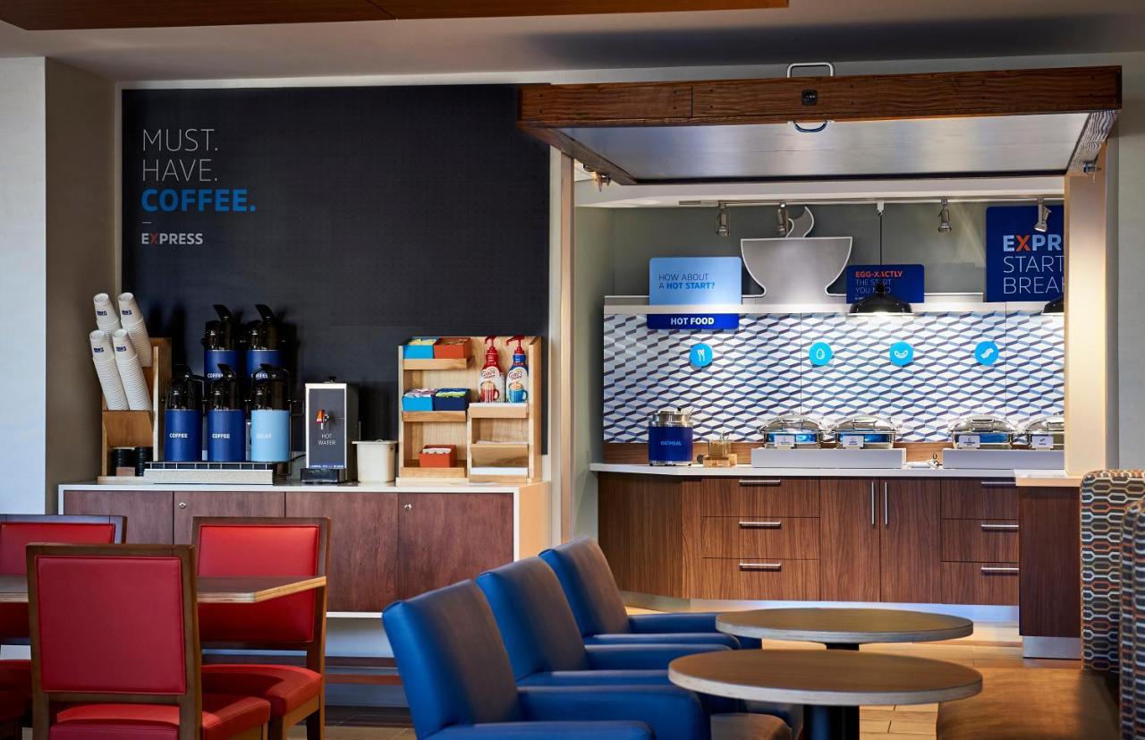 Holiday Inn Express & Suites - Milwaukee West Allis By Ihg Luaran gambar