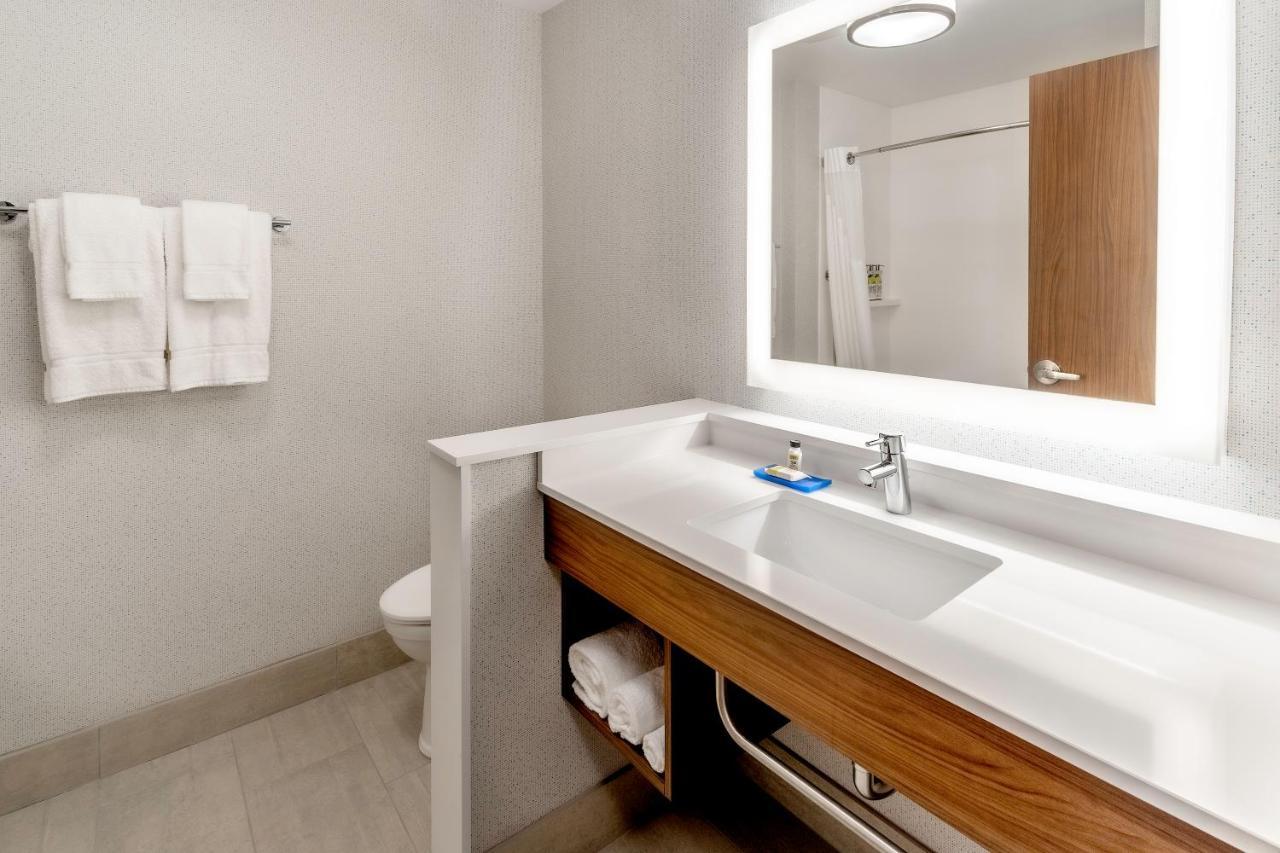Holiday Inn Express & Suites - Milwaukee West Allis By Ihg Luaran gambar